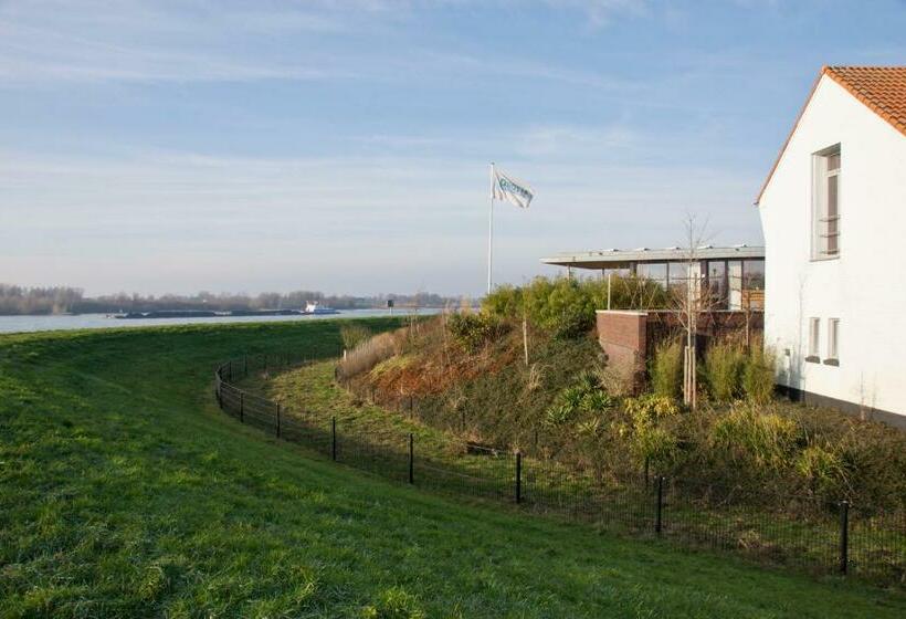 B&b Pompgebouw Aan De Rijn