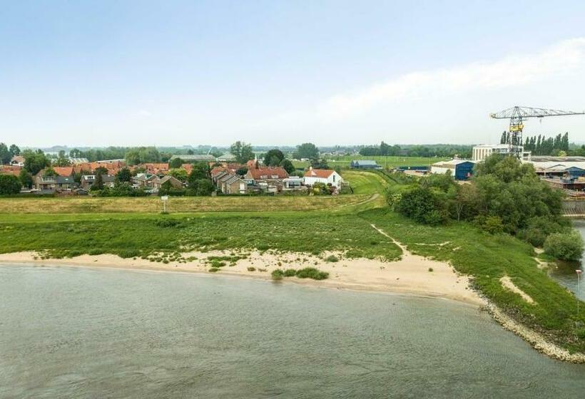 B&b Pompgebouw Aan De Rijn