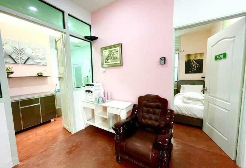 פנסיון Gurney Treasure  The Vintage Villa By Little Cabin
