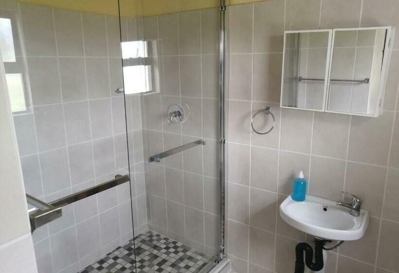Пансион Hlophe S Place