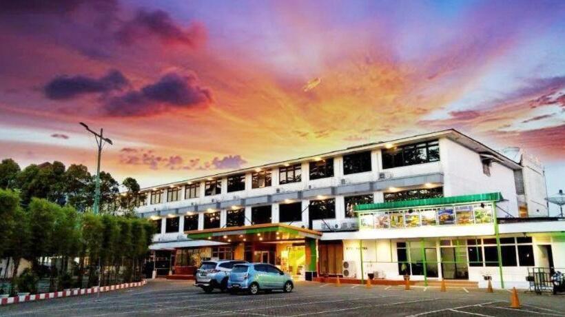 هتل Grand Kartika