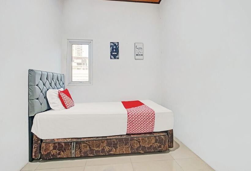 בית מלון כפרי Oyo 90399 Box House