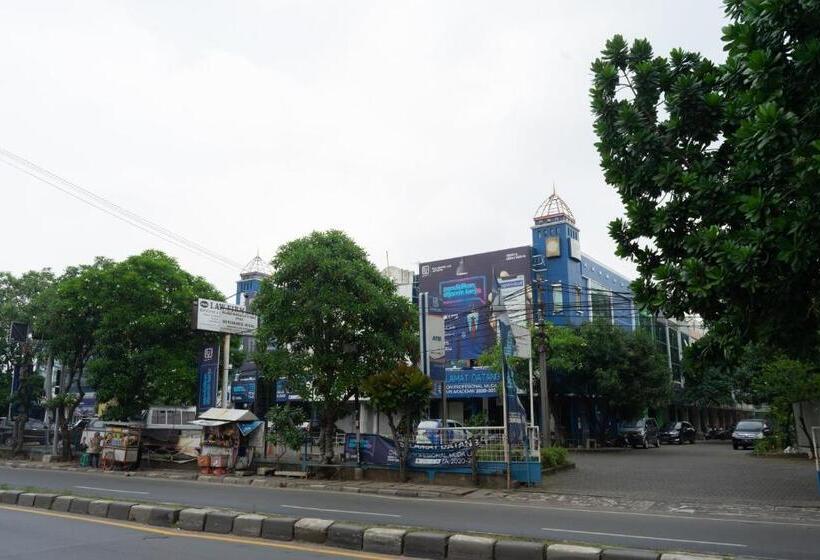 هتل Padma Tangerang