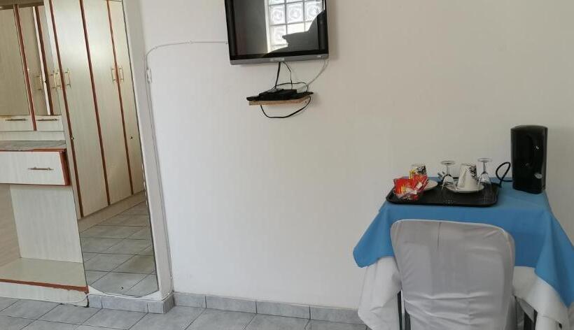 Пансион Lytton Cresent B&b