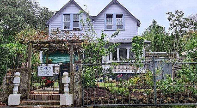 تختخواب و صبحانه Dovecote House