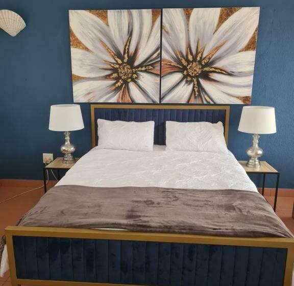 بنسيون Indaba Manor On 413 Owen Ellis Dr