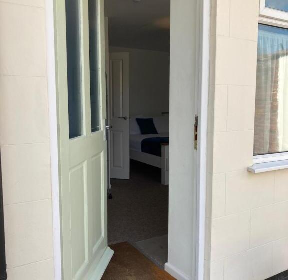 پانسیون Jersey Villa Guest House