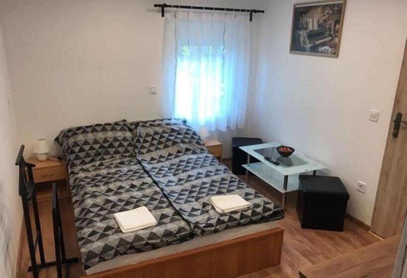 ペンション érdi Muskátlis Vendégház