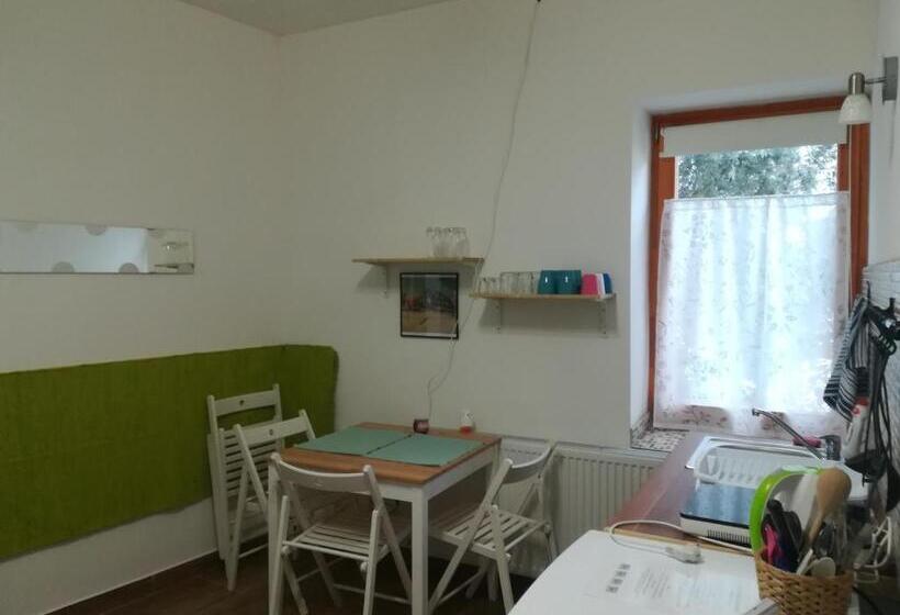 膳宿费 Négy Tücsök Vendégház