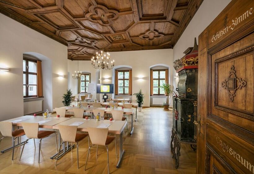 호스텔 Jufa Hotel Schloss Röthelstein