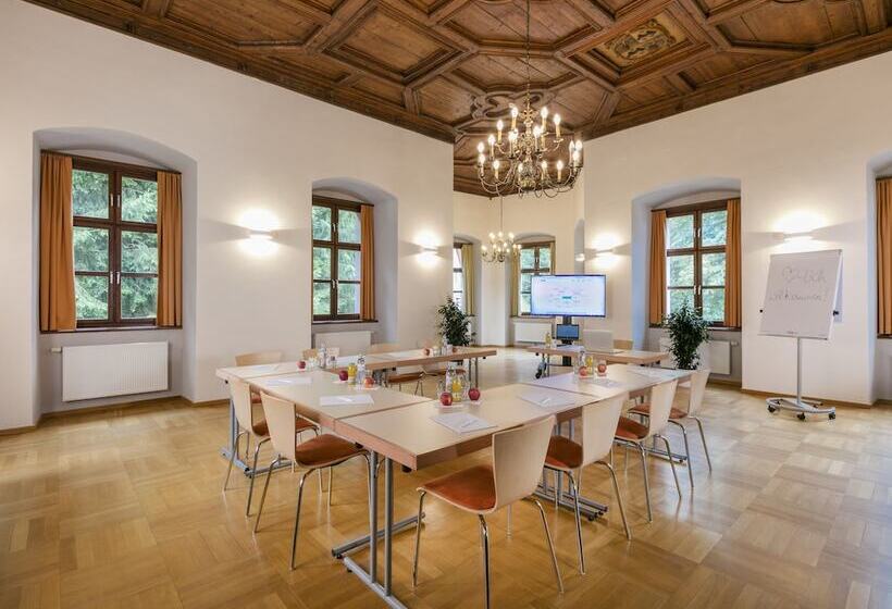 호스텔 Jufa Hotel Schloss Röthelstein