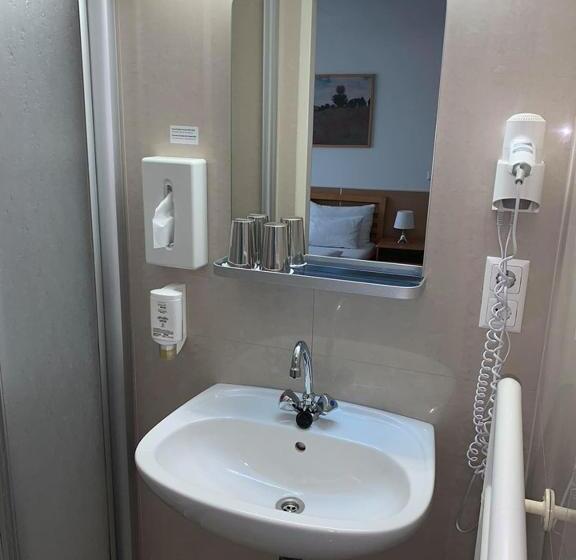 هتل Donaustadt Kagran   At Metro U1