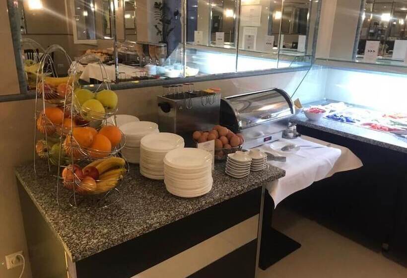 هتل Donaustadt Kagran   At Metro U1