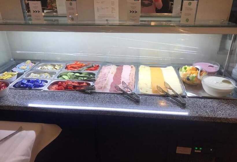 هتل Donaustadt Kagran   At Metro U1