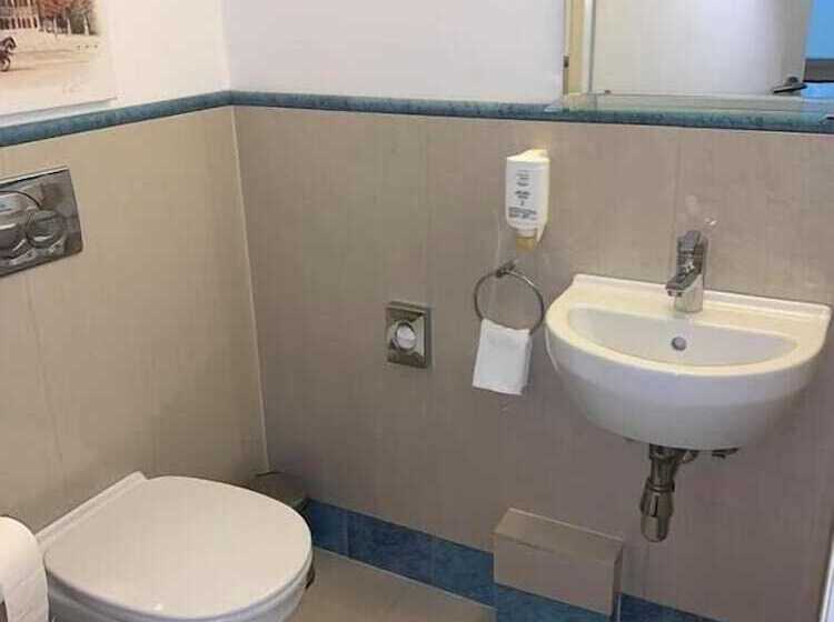 هتل Donaustadt Kagran   At Metro U1