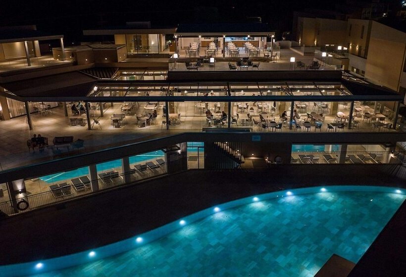 هتل Kiani Beach Resort Family All Inclusive