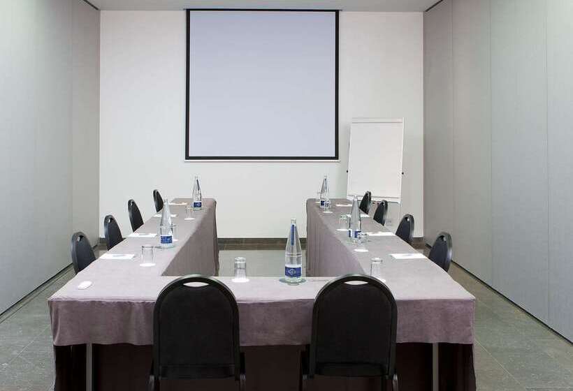 Отель NH Barcelona Diagonal Center