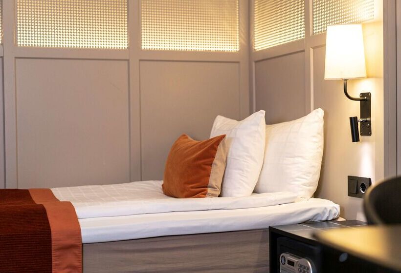 هتل Scandic Grand Central