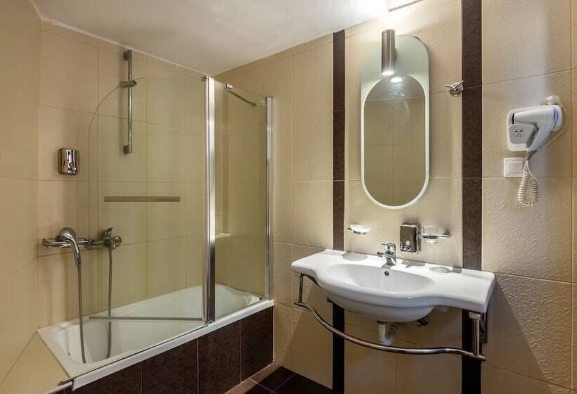 هتل Toti Boutique Rooms