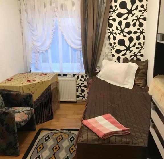 تختخواب و صبحانه First Price