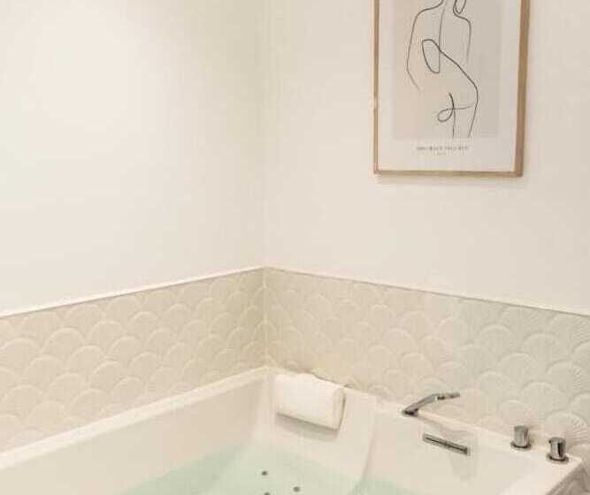 ベッドアンドブレックファースト Maison 1634   Parking, Petit Dejeuner Compris, Proche Centre, Climatisation, Piscine