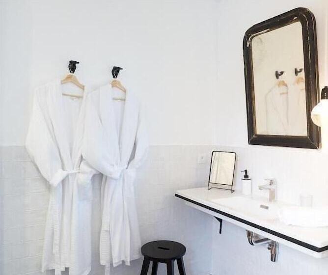 ベッドアンドブレックファースト Maison 1634   Parking, Petit Dejeuner Compris, Proche Centre, Climatisation, Piscine