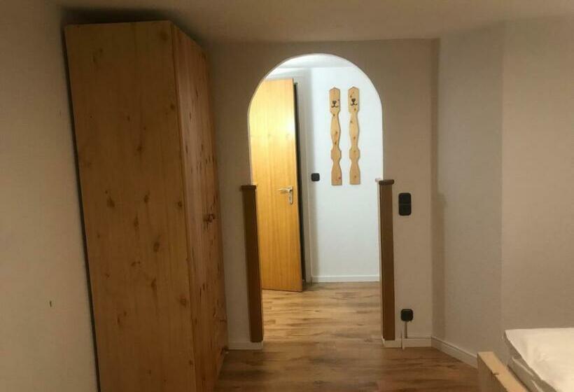 بنسيون Gasthof Hirsch