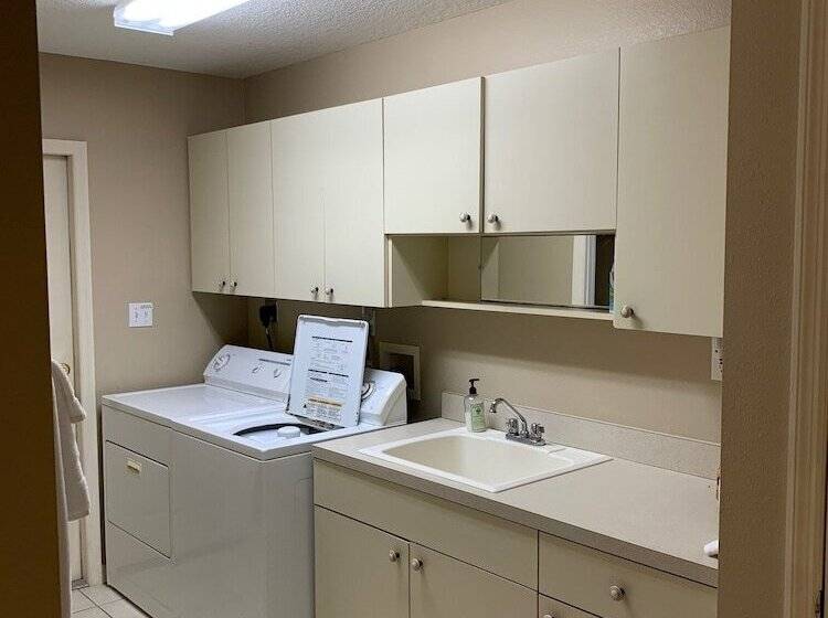 The Grand Oaks Resort