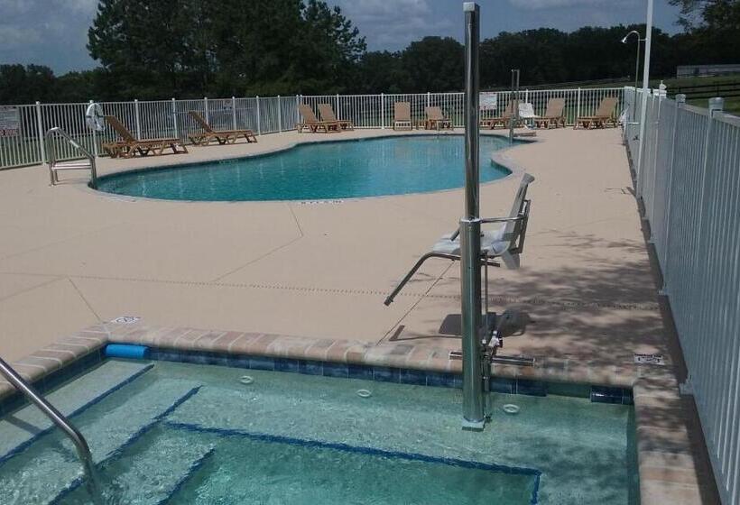 The Grand Oaks Resort