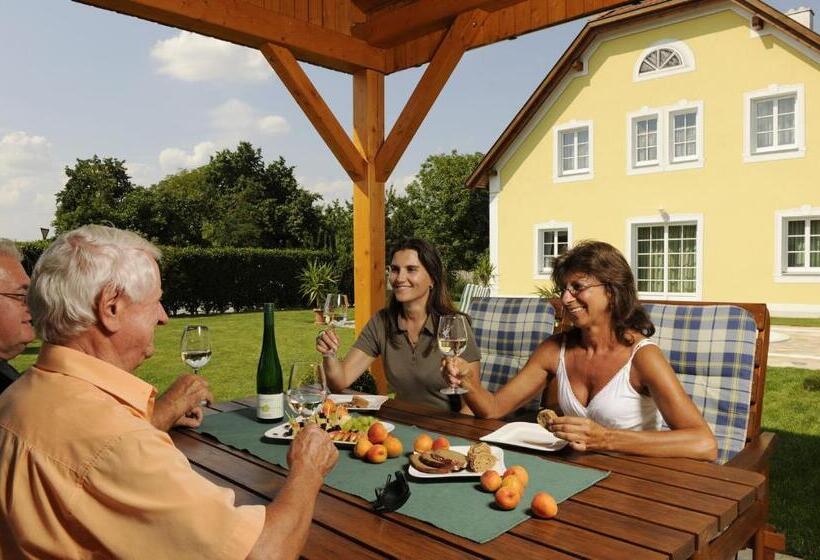 ペンション Gästehaus Familie Trachsler