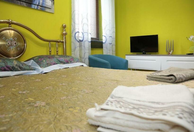 B&b Rozafa