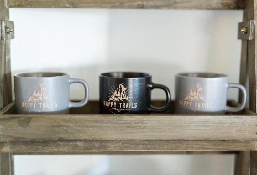 مبيت وإفطار Happy Trails Bnb