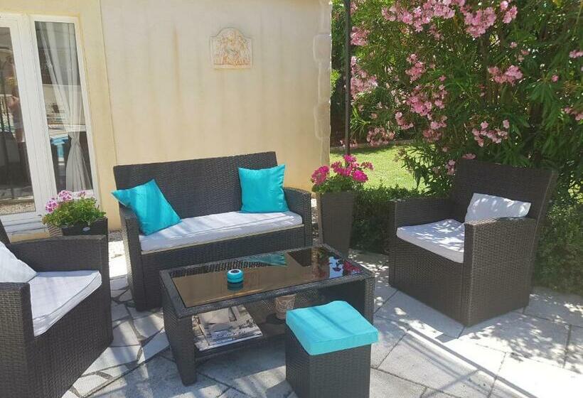 مبيت وإفطار Chambre D Hotes à 4 Kms D Uzes  Chez Nadou