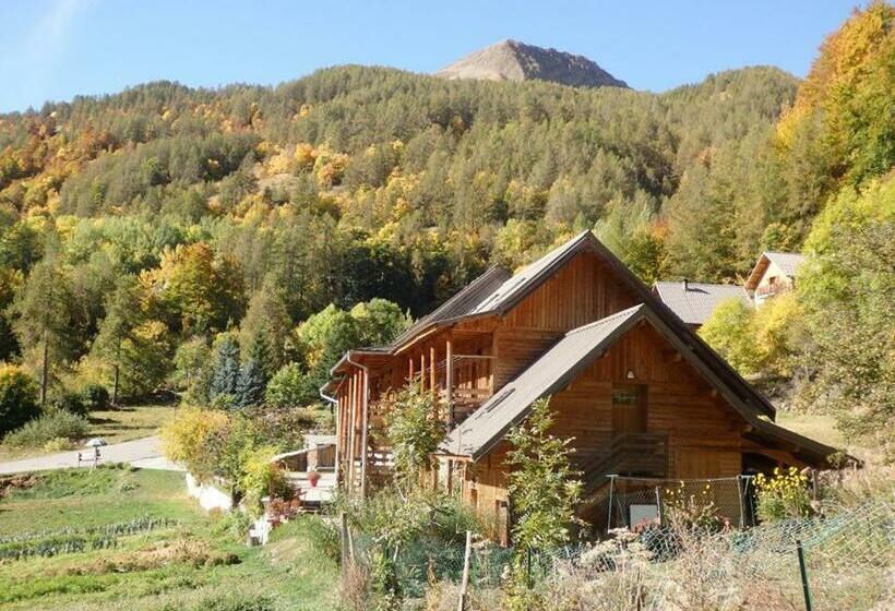 호스텔 Gîte Les 3 Cols