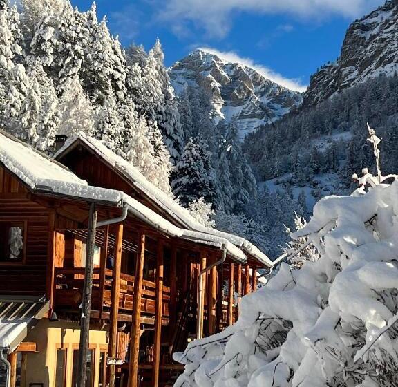 호스텔 Gîte Les 3 Cols