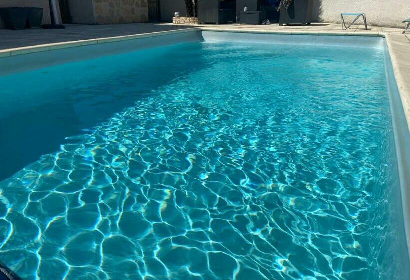 住宿加早餐  Maison Entière 4 Lits 8 Pl Avec Jacuzzi Proche Du Safari De Peaugres