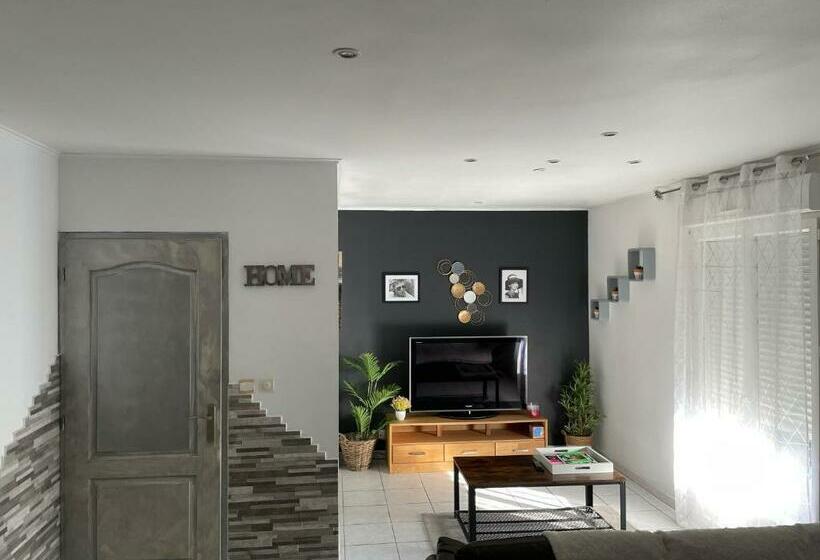 住宿加早餐  Maison Entière 4 Lits 8 Pl Avec Jacuzzi Proche Du Safari De Peaugres