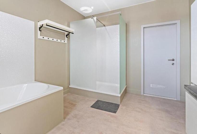 بنسيون Spacious Guest Suites Near Historic Market   5 Min Walk