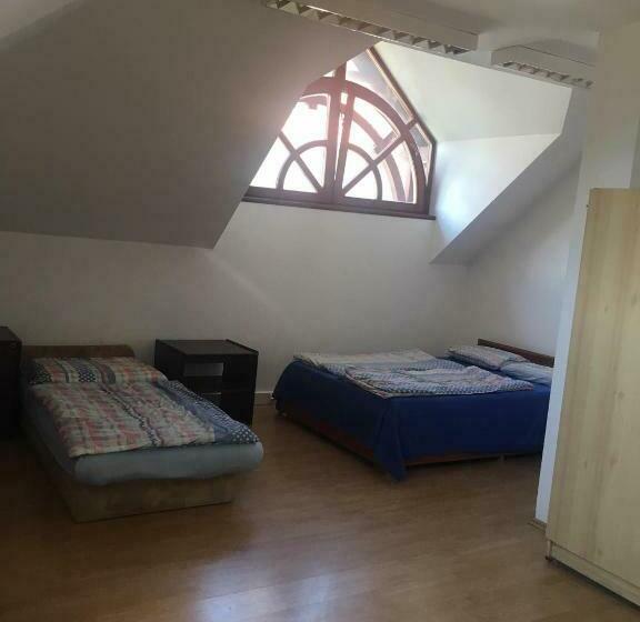 הוסטל Göncölház