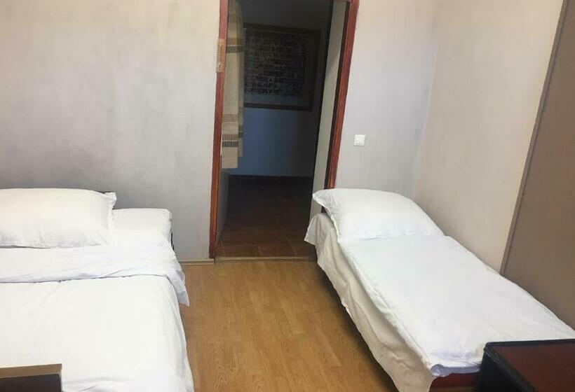 הוסטל Göncölház