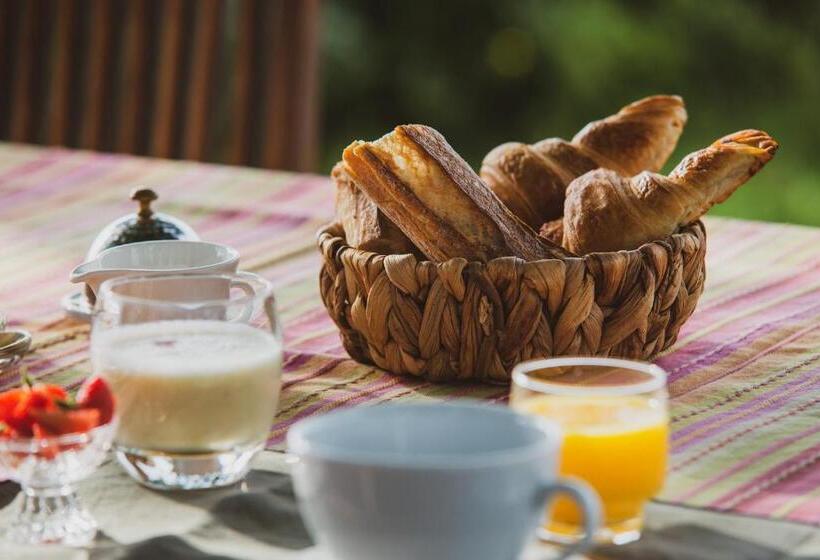 مبيت وإفطار La Douce France