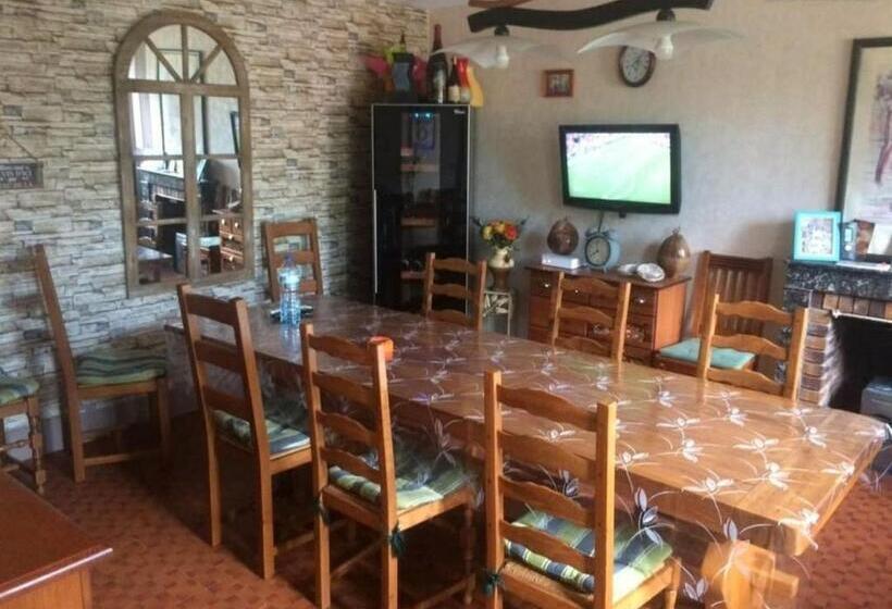 مبيت وإفطار Chambres Et Table D Hôtes Les Grivottes