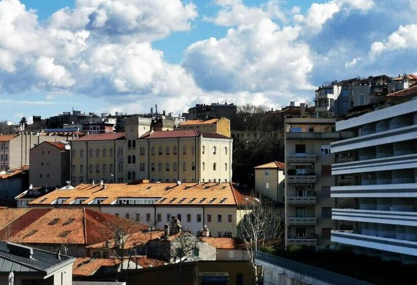 تختخواب و صبحانه Murat Otto