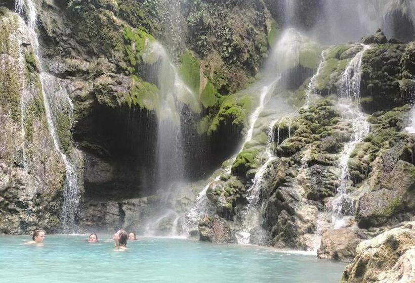 تختخواب و صبحانه Chacha Homestay & Dormitory