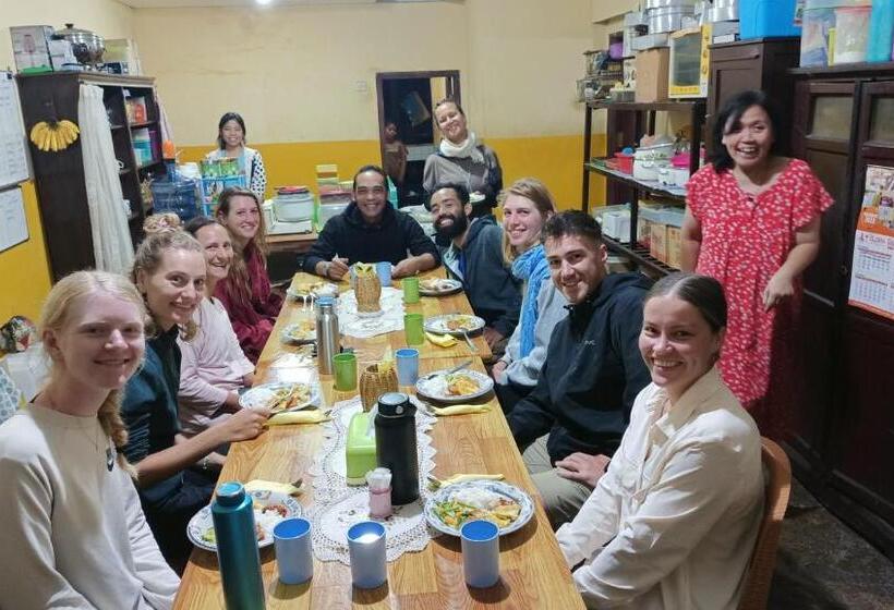 تختخواب و صبحانه Chacha Homestay & Dormitory