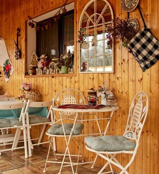پانسیون Gradina Lu  Ion A Home Away From Home