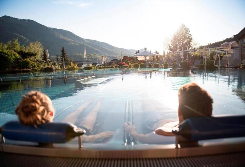 فندق Ebner S Waldhof Am See Resort & Spa