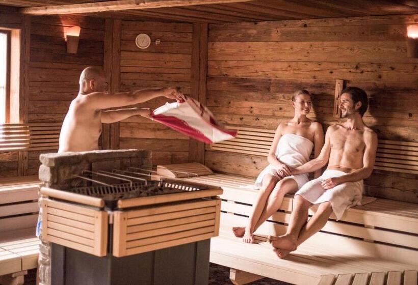 فندق Ebner S Waldhof Am See Resort & Spa