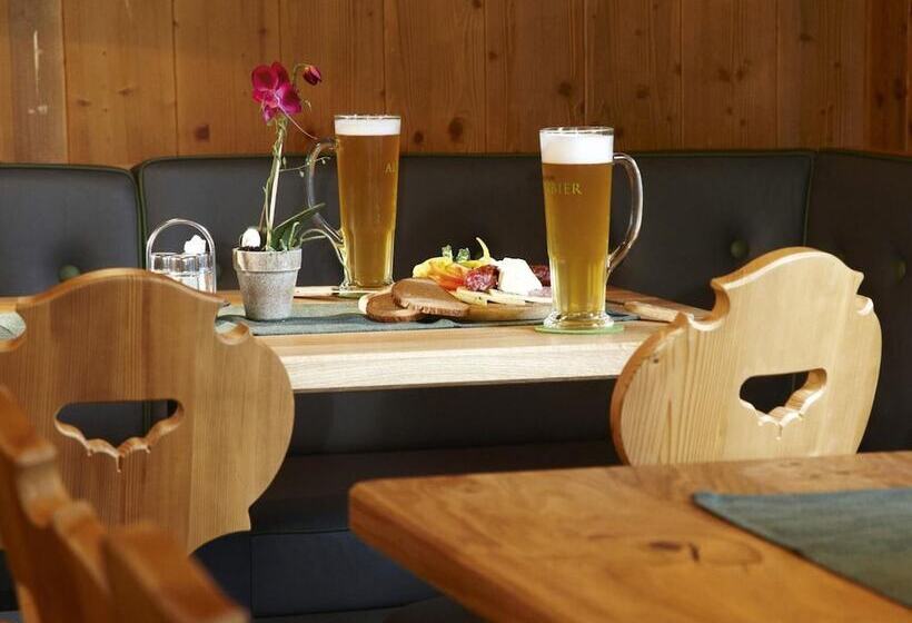 هتل Alpengasthof Grüner
