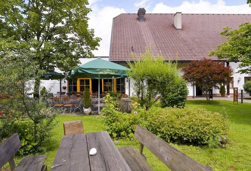 Отель Gutshof Wolfgangsee Resort & Event